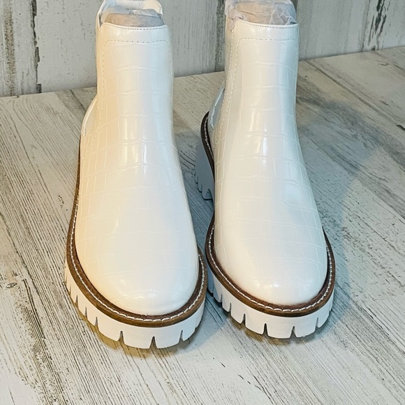 Matisse Footwear Preston Chunky Chelsea Boot
white NWT ORIGINAL BOX INCLUDED - Picture 2 of 4